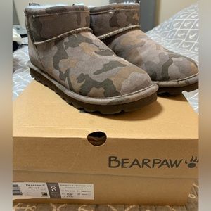 BearPaw Shorty Exotic Boots size 8